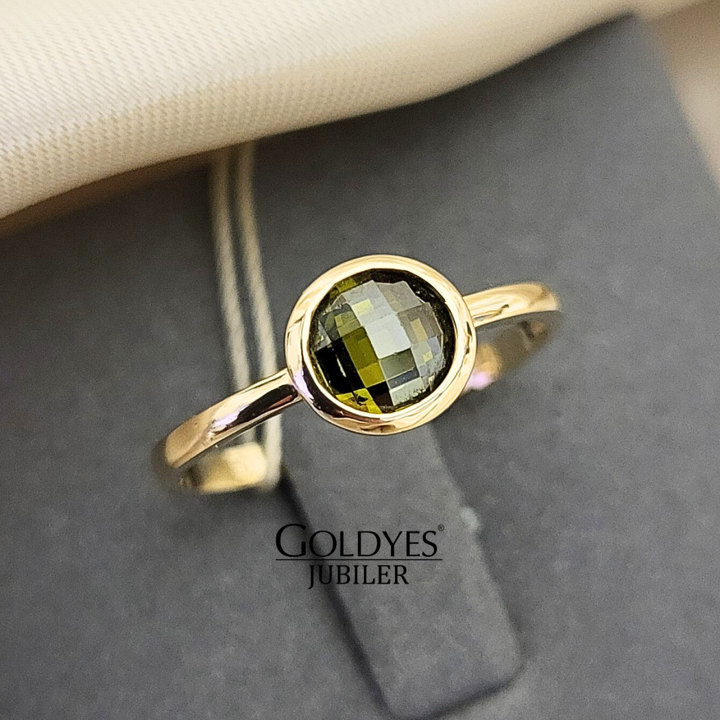 Złoty pierścionek z zielonym kamieniem próba złota 585