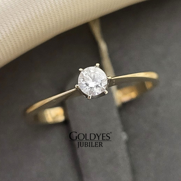 Złoty pierścionek z cyrkonią próby złota 585