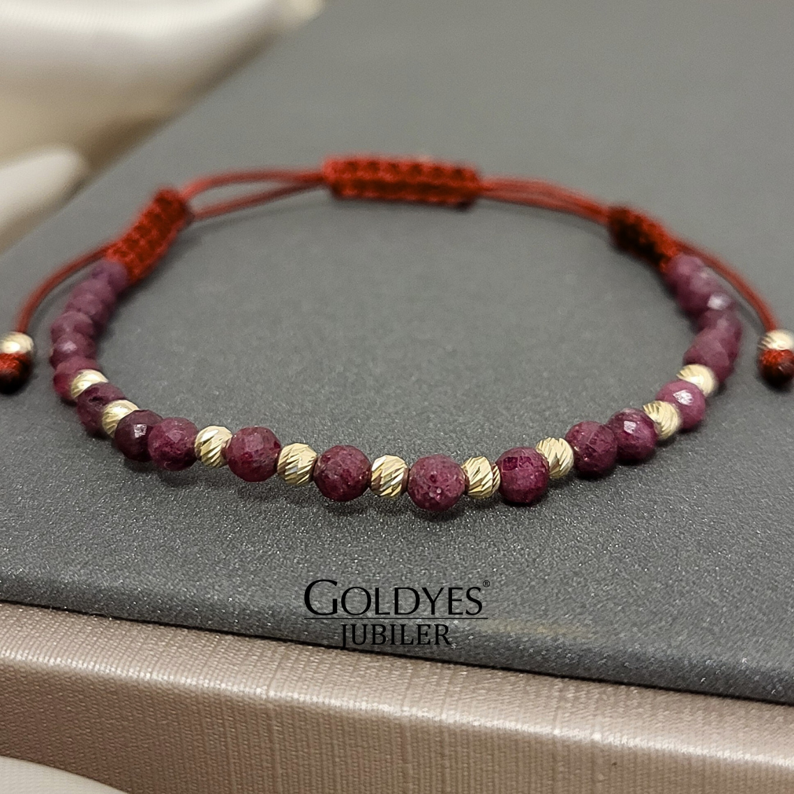złota bransoletka na sznureczku z naturalnymi rubinami próba złota 585 - obrazek 2