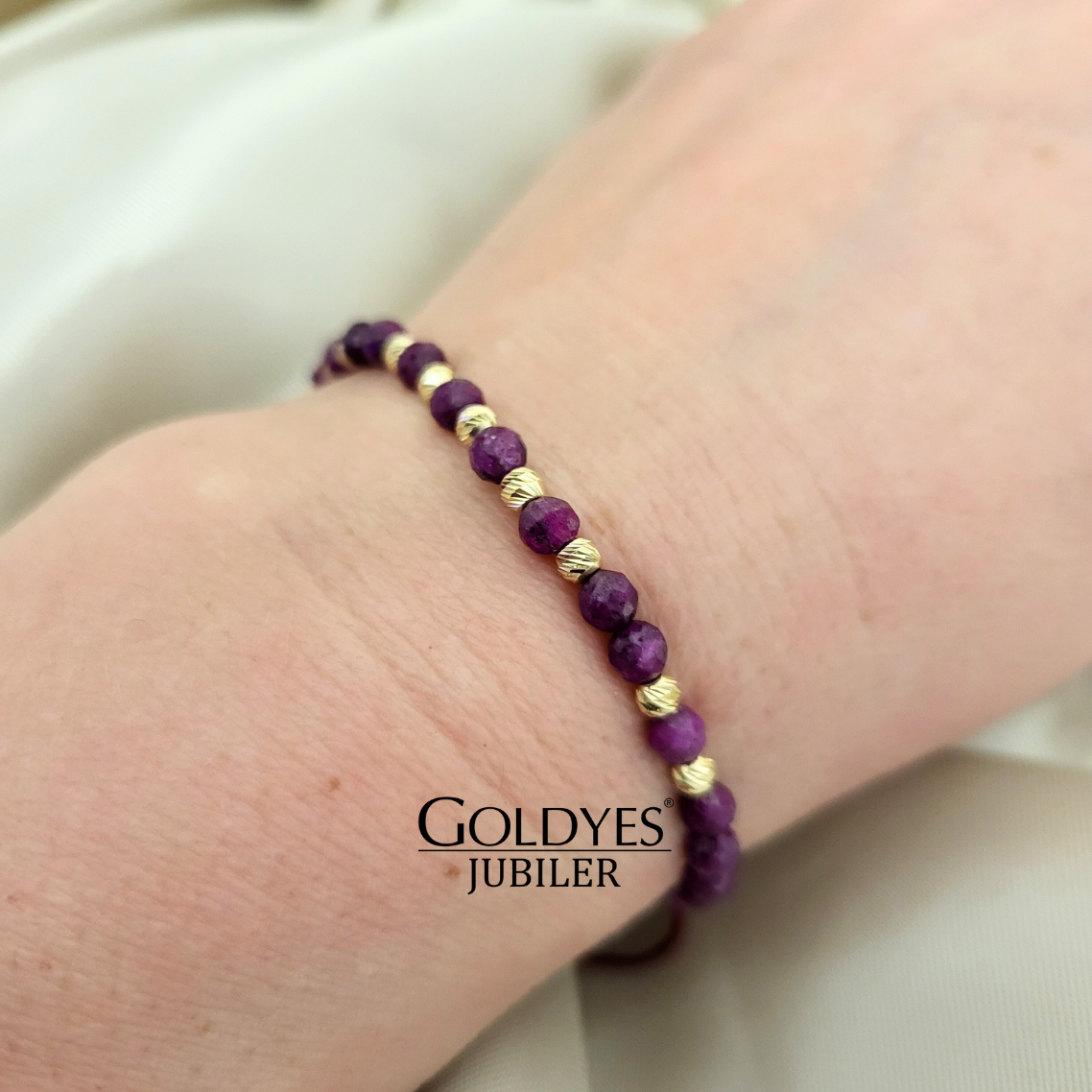 złota bransoletka na sznureczku z naturalnymi rubinami próba złota 585 - obrazek 3