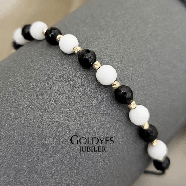 złota bransoletka na czarnym sznureczku z diamentowanymi kulkami próba złota 585