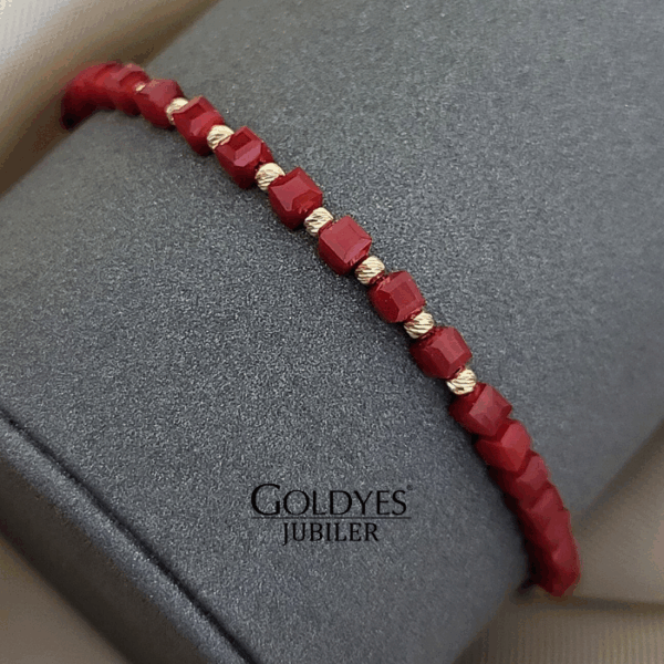 złota bransoletka na bordowym sznureczku z diamentowanymi kulkami próba złota 585