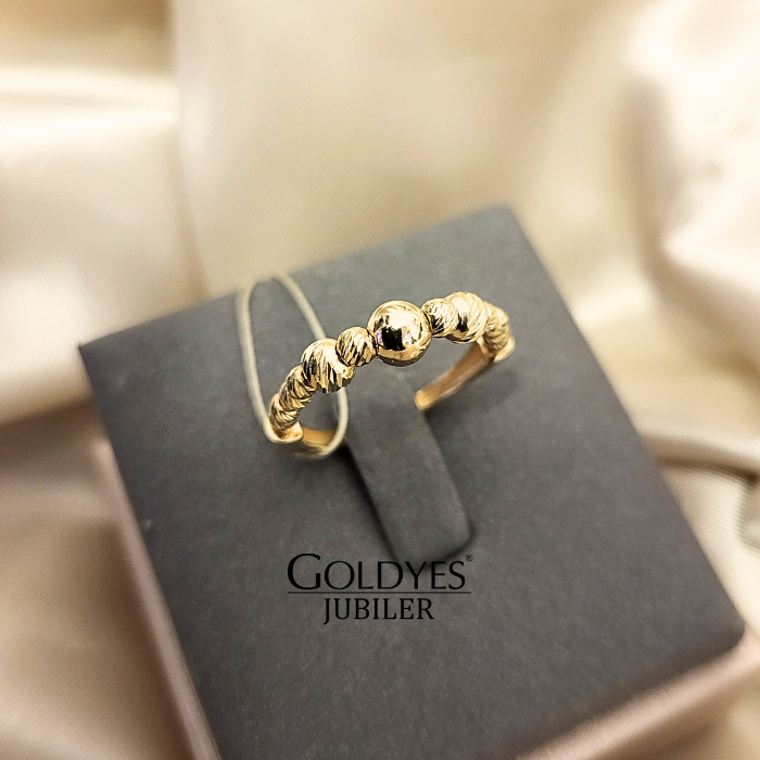 Delikatny pierścionek z fakturowanymi kuleczkami Złoto 585 - obrazek 3