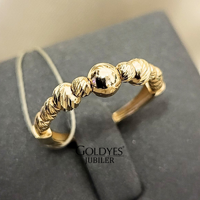 Delikatny pierścionek z fakturowanymi kuleczkami Złoto 585